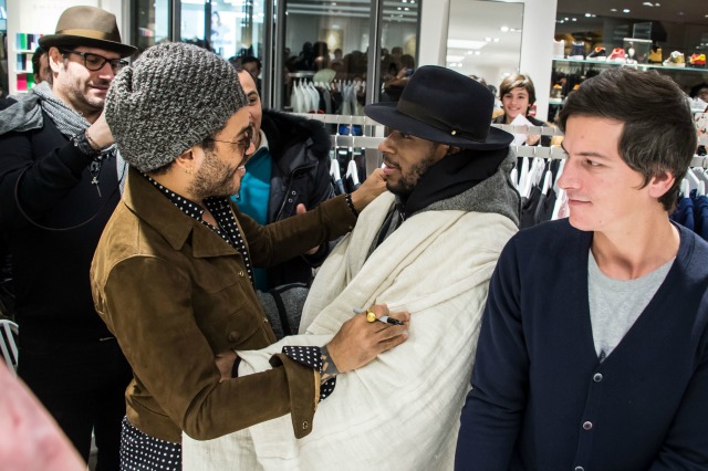 Lenny Kravitz signs copies of his book 'Lenny Kravitz' at 'Colette' store. Featuring: Lenny Kravitz,Mos Def Where: Paris, France When: 04 Dec 2014 Credit: SIPA/WENN.com **Only available for publication in Germany**