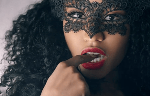 nicki minaj headpiece