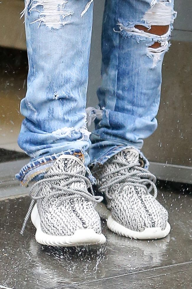 01 Jun 2015, New York City, New York State, USA --- Dad-to-be for the second time Kanye West steps out in a rainy day wearing ripped jeans in New York City, NY on June 1, 2015. Pictured: Kanye West --- Image by © Felipe Ramales/Splash News/Corbis