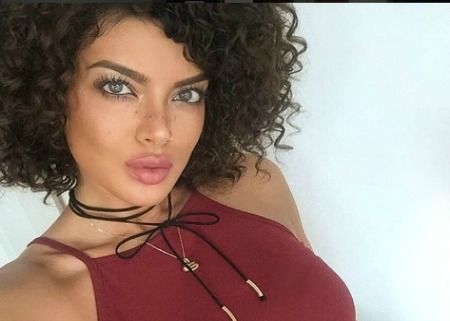 Forum: Xotin va qaynonani kim sikadi? Porno: Avtobusda qizning kalta yubkasi tushib ketdi