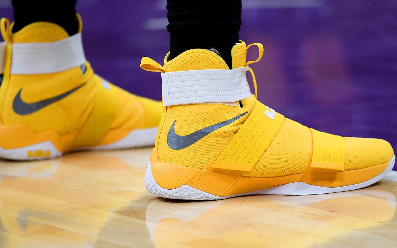 lebron soldier 10 flyease