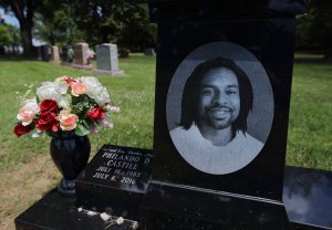 Minnesota governor calls for police training fund to be named for Philando Castile