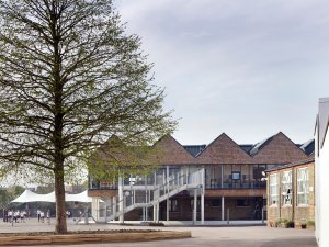 Classroom exterior. Whitehorse Manor Junior School at Pegaus Academy, Thornton Heath, United Kingdom. Architect: Hayhurst and Co., 2014.