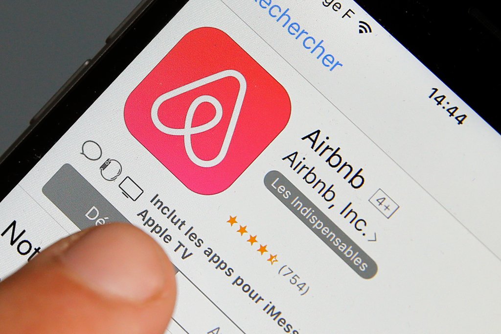 Paris City Hall Wishes To Reduce Annual Limits For Airbnb Users