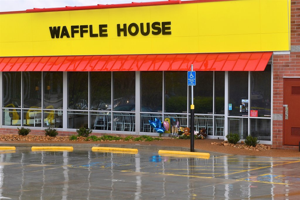 Waffle House Apologizes To Black Couple After Arrest Video Went Viral