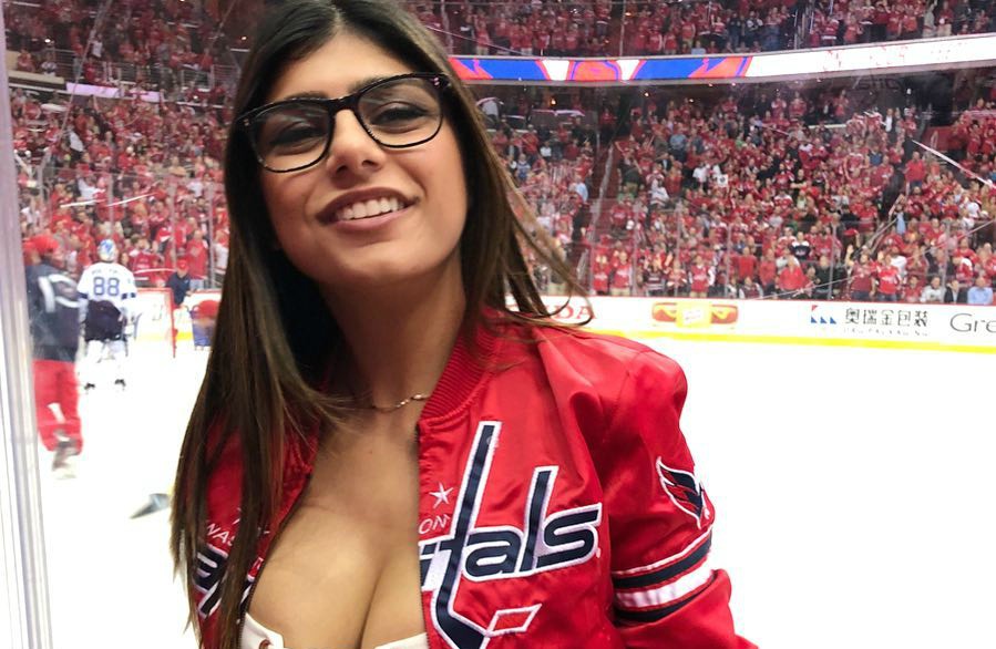 899px x 586px - Mia Khalifa To Get Surgery On Deflated Breast After Hockey Puck Hit