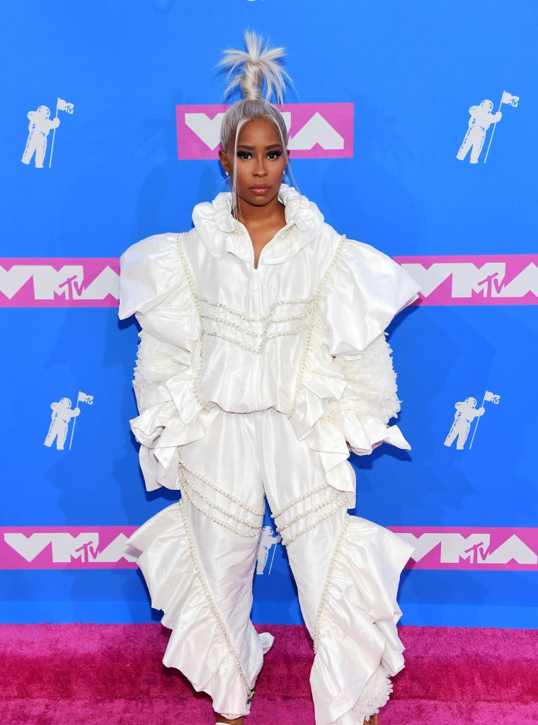 Dej Loaf wore a puzzling outfit.