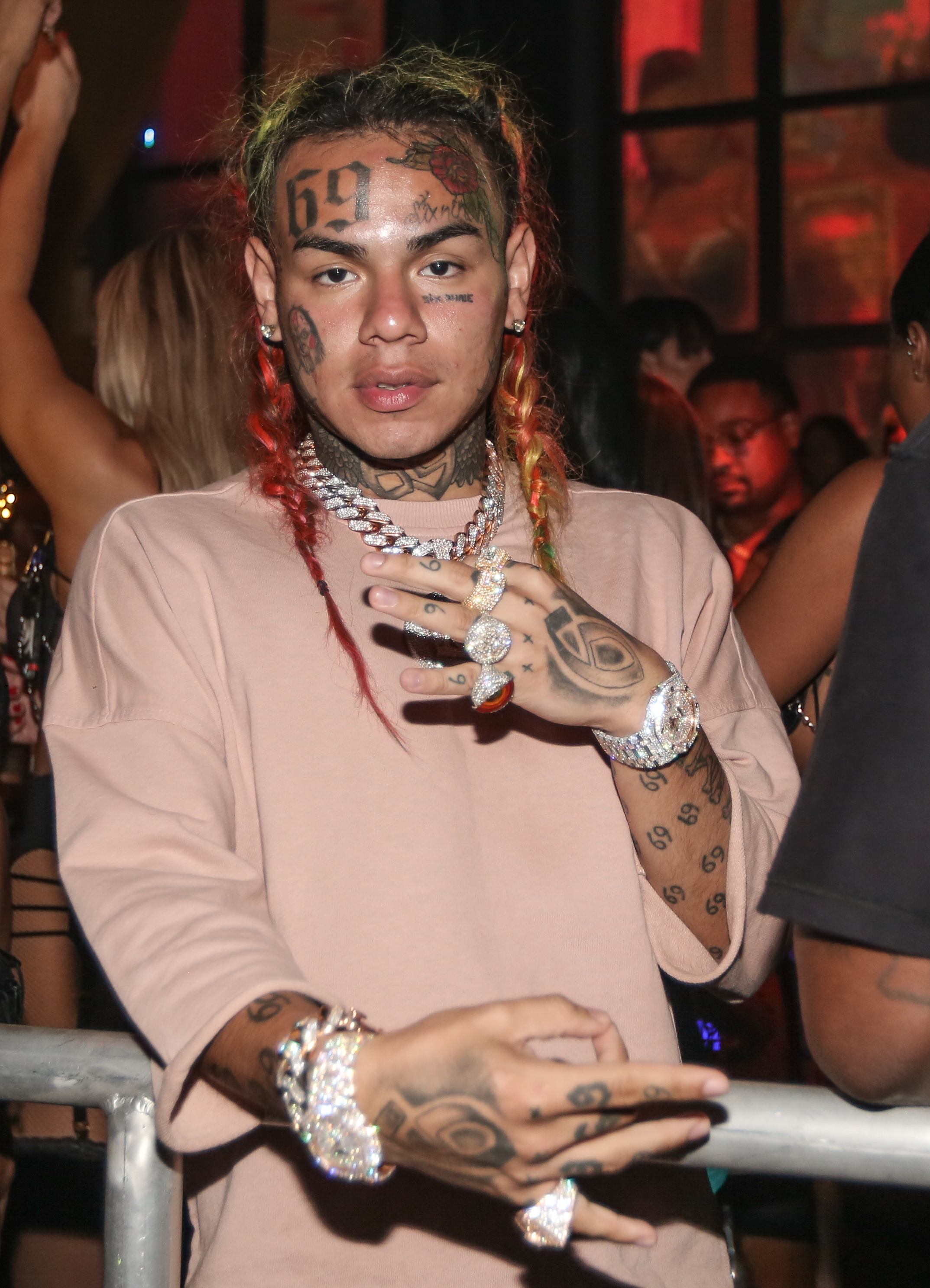 Tekashi 69 Hosts Mr. Jones