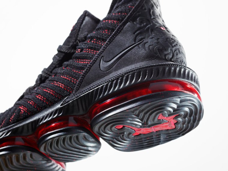 Nike LeBron 16
