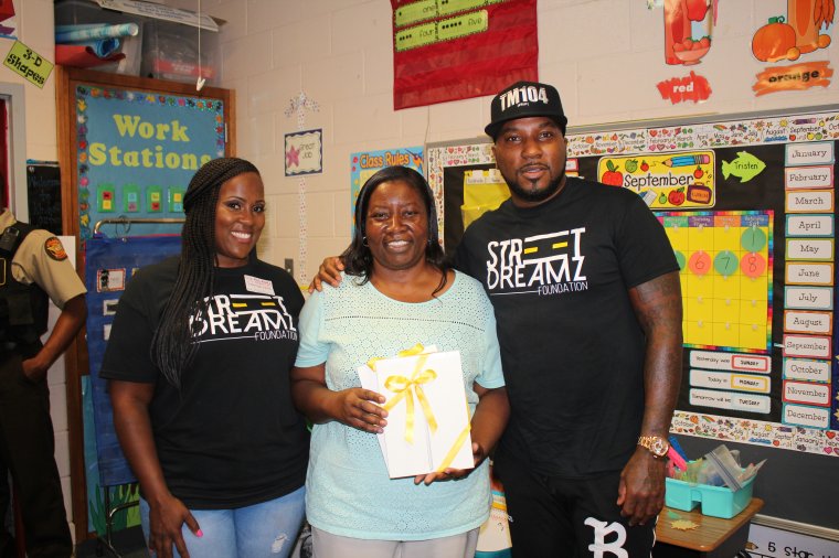 Jeezy gives ipads out at Pulaski Elementary.