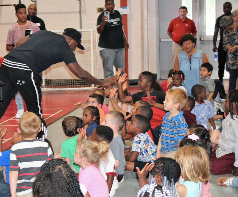 Jeezy visits the kids at Pulaski Elementary.