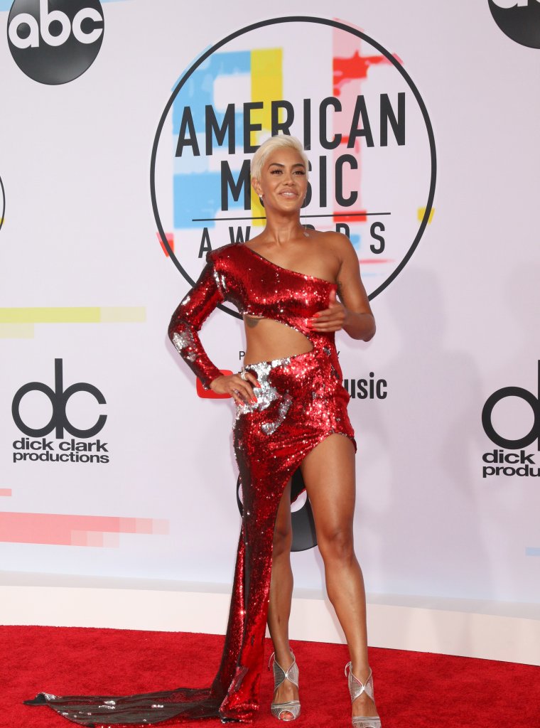 Sibley Scoles - 2018 American Music Awards Arrivals at Microsoft Theater