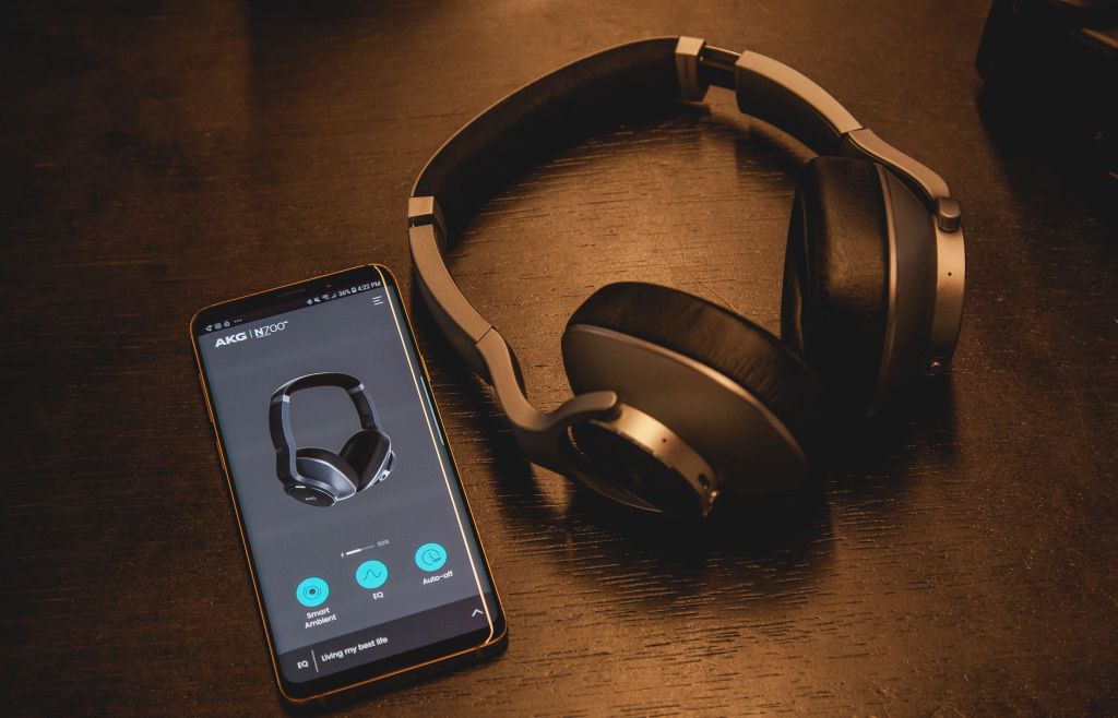 Review: Samsung x AKG's N700NC Wireless Headphones