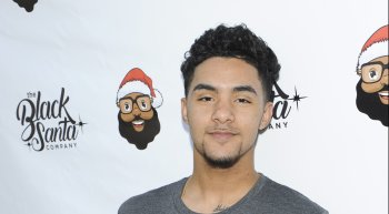 Baron Davis hosts Black Santa Celebrity Basketball Fundraiser