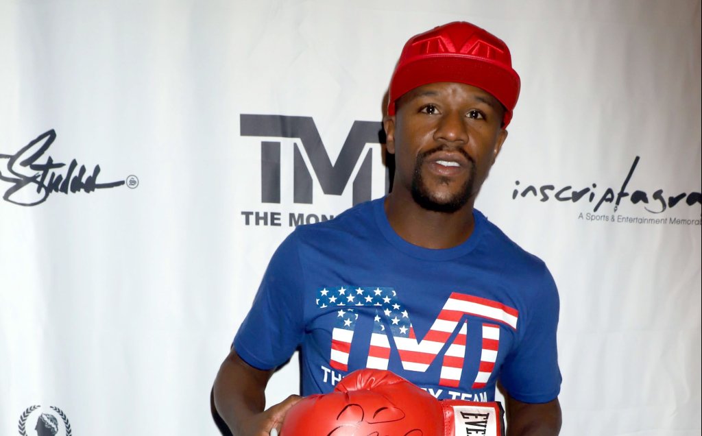 Floyd Mayweather Jr. at exclusive Las Vegas autograph signing session