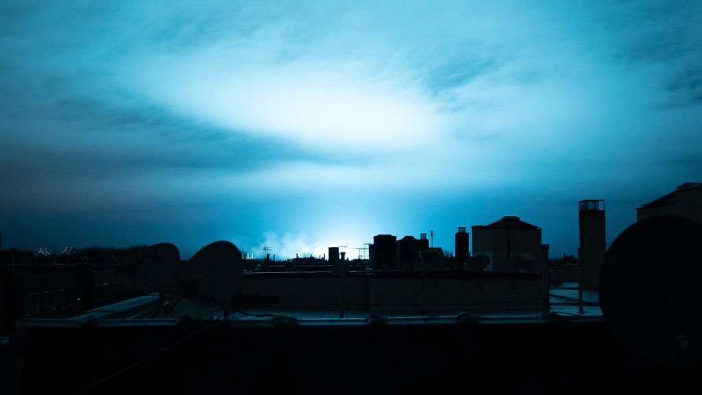 Twitter Reacts To Blue Light That Appeared In NYC 