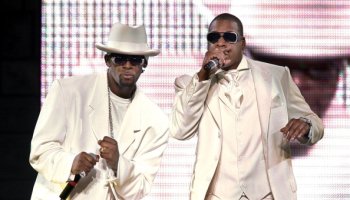 ST/RKELLY R&B performers R. Kelly and Jay-Z perform together at the MCI center. Pictured, R.Kelly, l