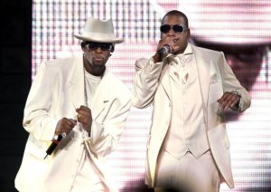 ST/RKELLY R&B performers R. Kelly and Jay-Z perform together at the MCI center. Pictured, R.Kelly, l