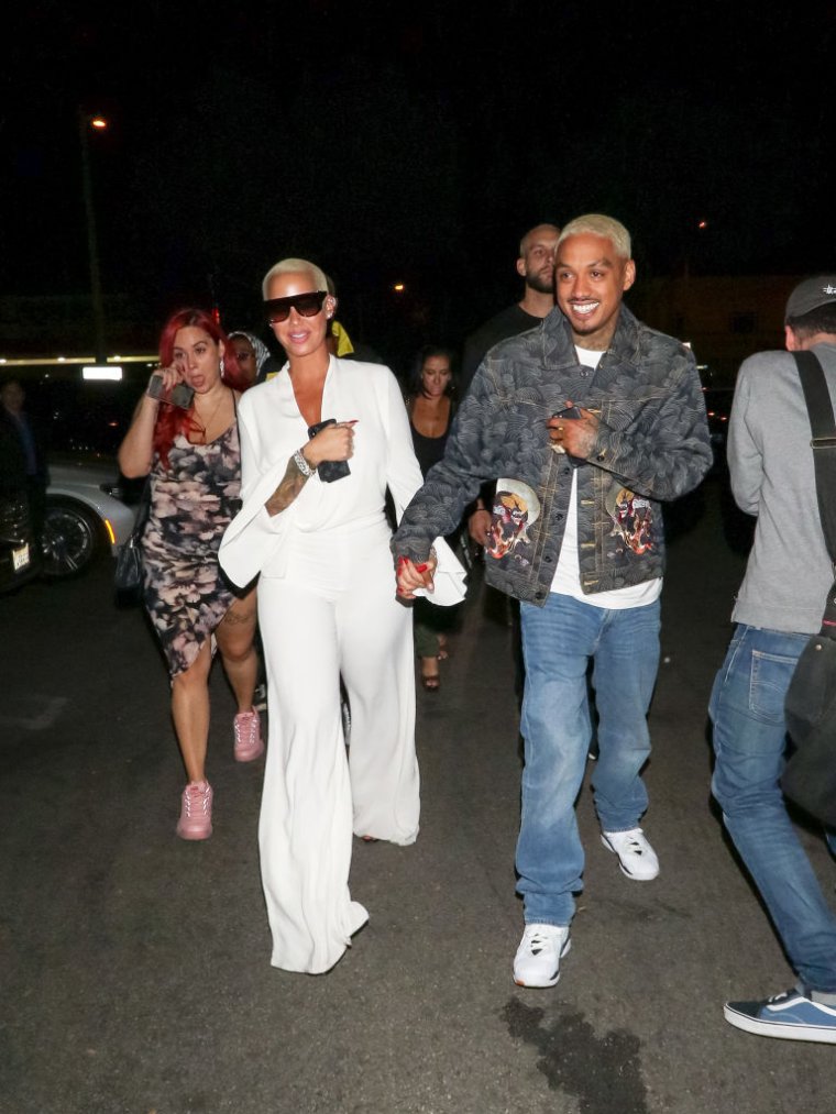 Amber & AE are all smiles.