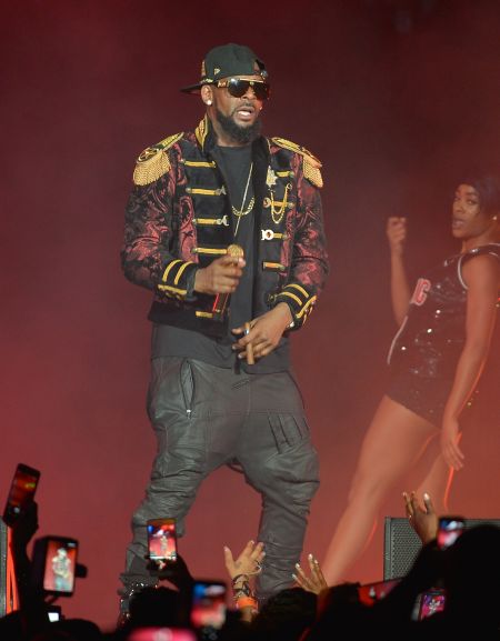 R Kelly performs live in concert