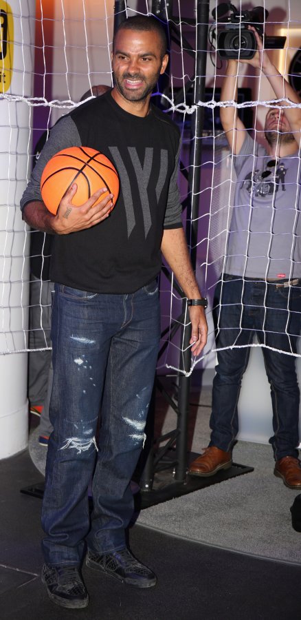 Demo shots and dedication Exhibition with Tony Parker
