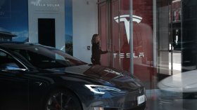 Tesla's New Vehicle Deliveries See Over 30% Decrease From Previous Quarter