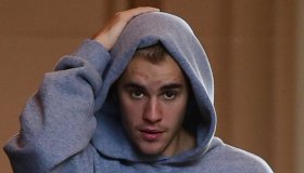 Justin Bieber wears a hoody