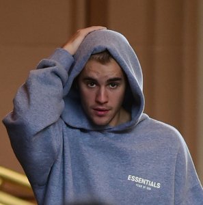 Justin Bieber wears a hoody