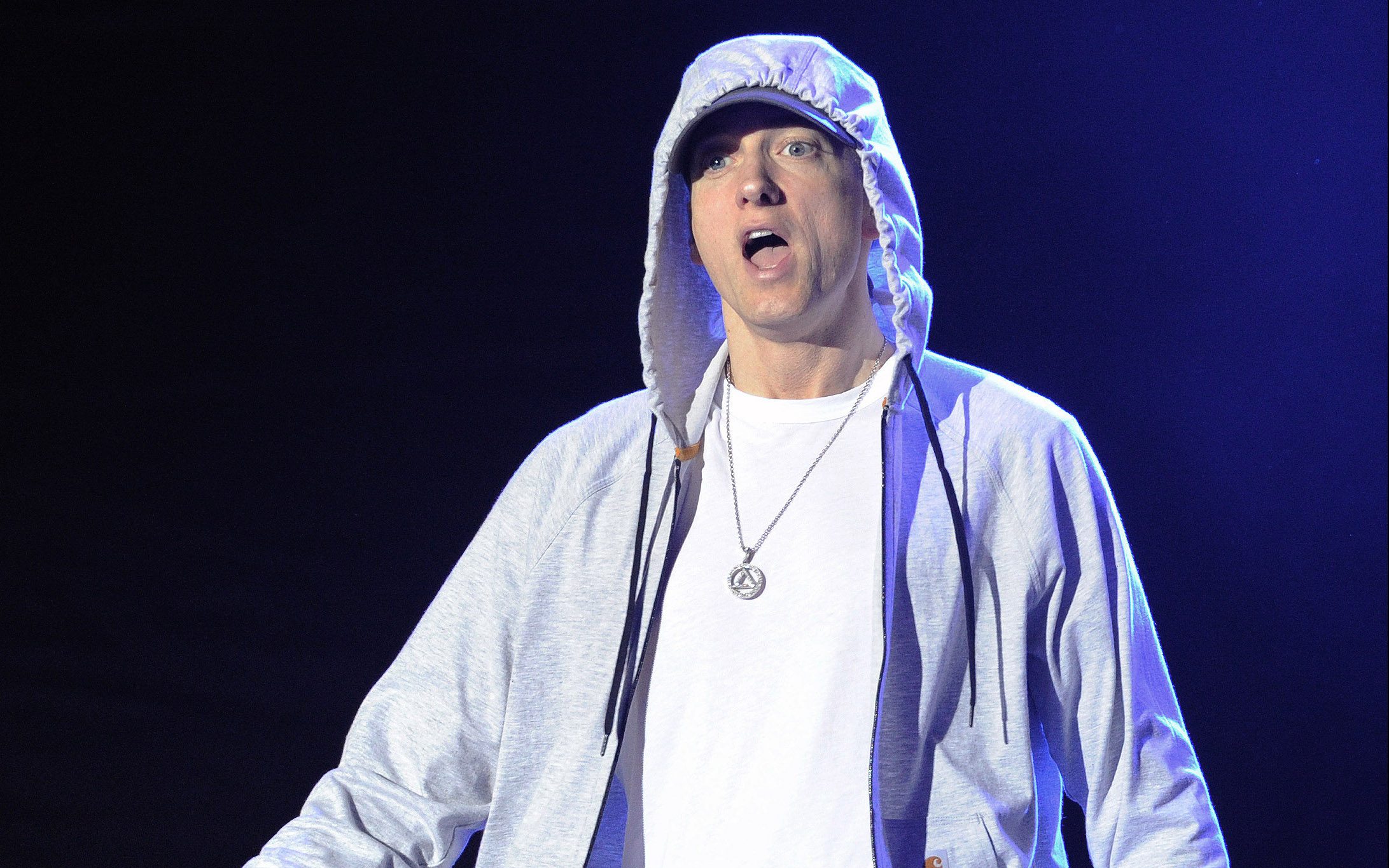 Eminem performs live