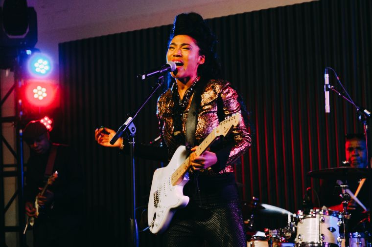 Judith Hill doing her thing on the stage.