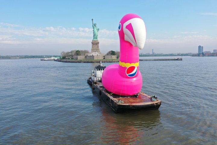 Pepsi #Summergram & 4 Giant Summer-Themed Inflatables