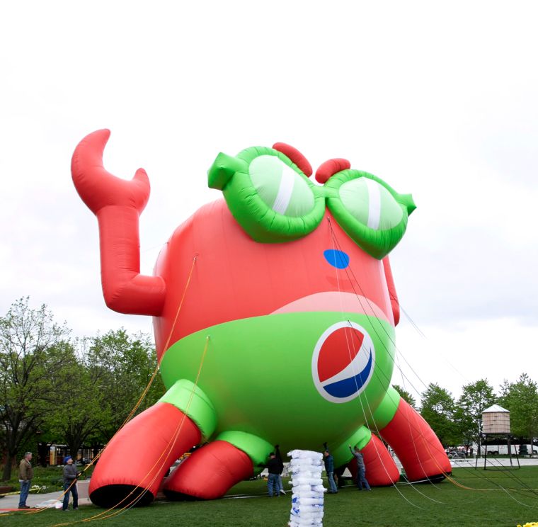 Pepsi #Summergram & 4 Giant Summer-Themed Inflatables
