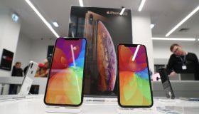 Apple launches new iPhone sales in Russia