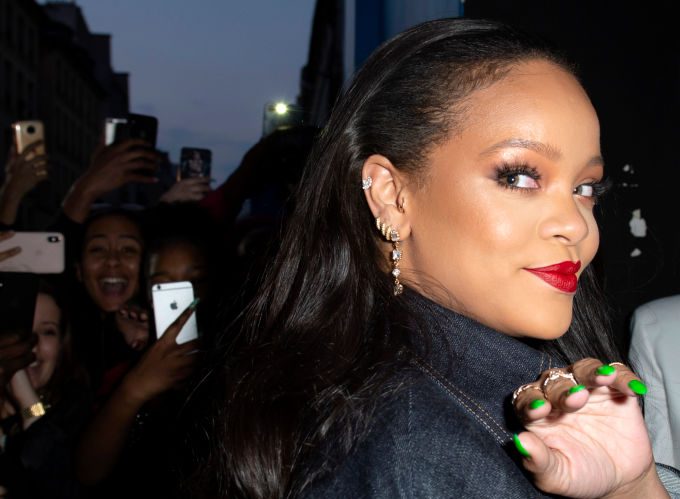 Rihanna Surprises Her Fans At The Opening Of The FENTY Pop Up Store