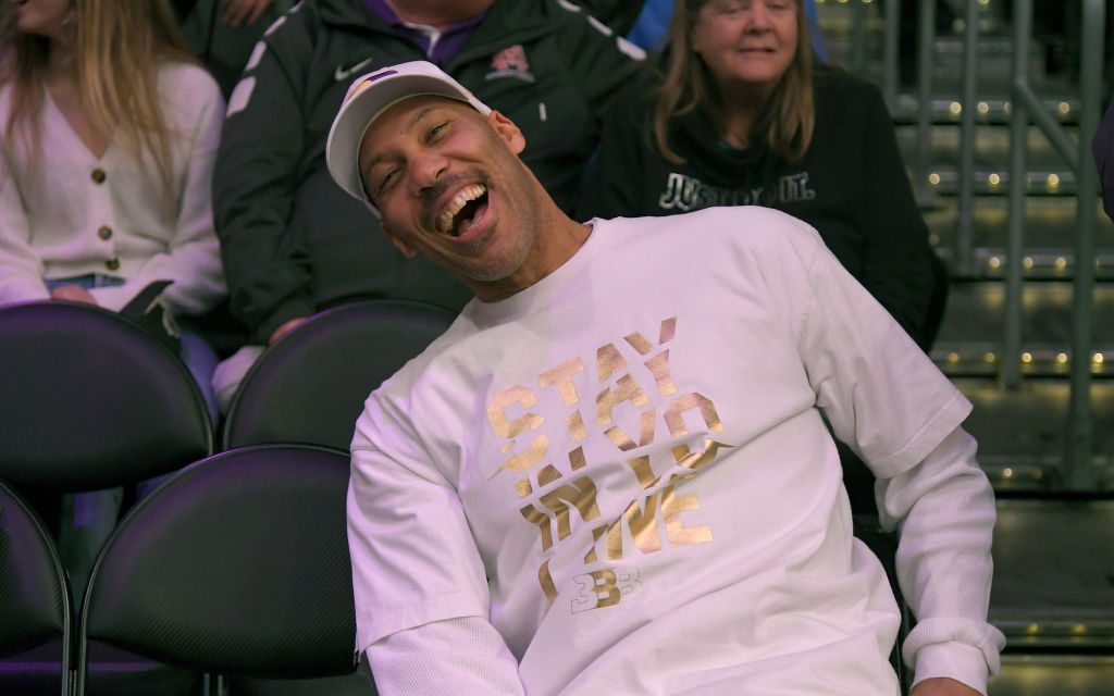 Sacramento Kings v Los Angeles Lakers