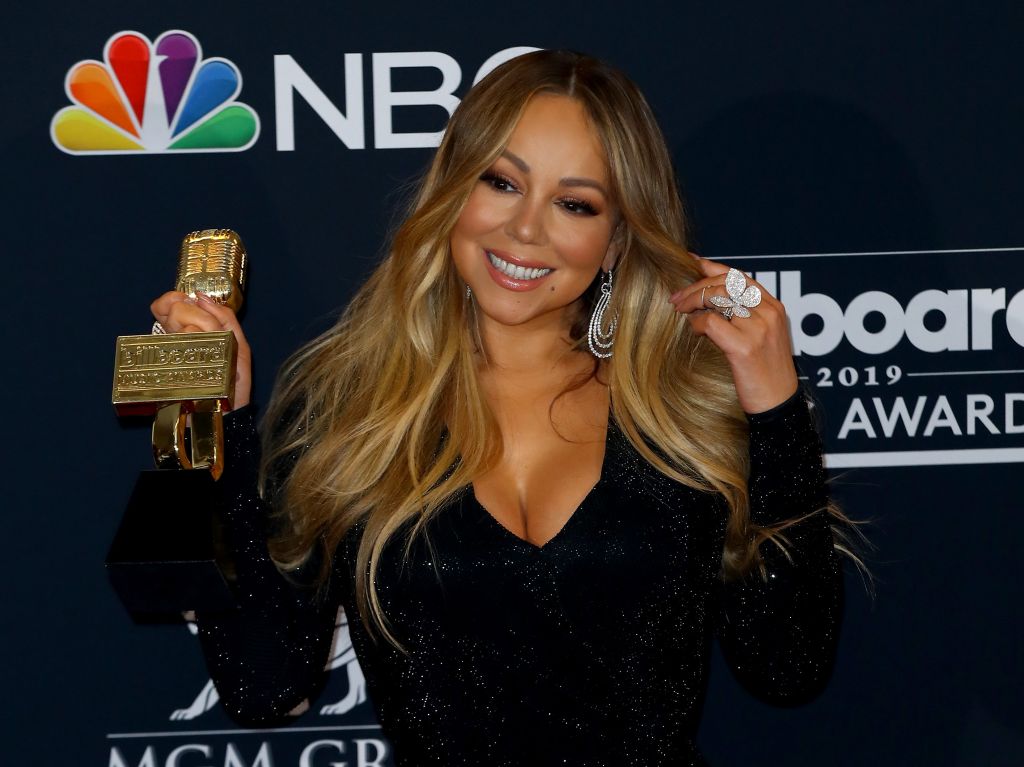 Mariah Carey & Other Celebs Partake In The #Bottlecapchallenge