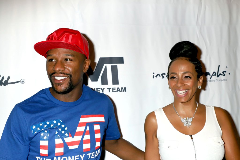 Floyd Mayweather Jr. at exclusive Las Vegas autograph signing session