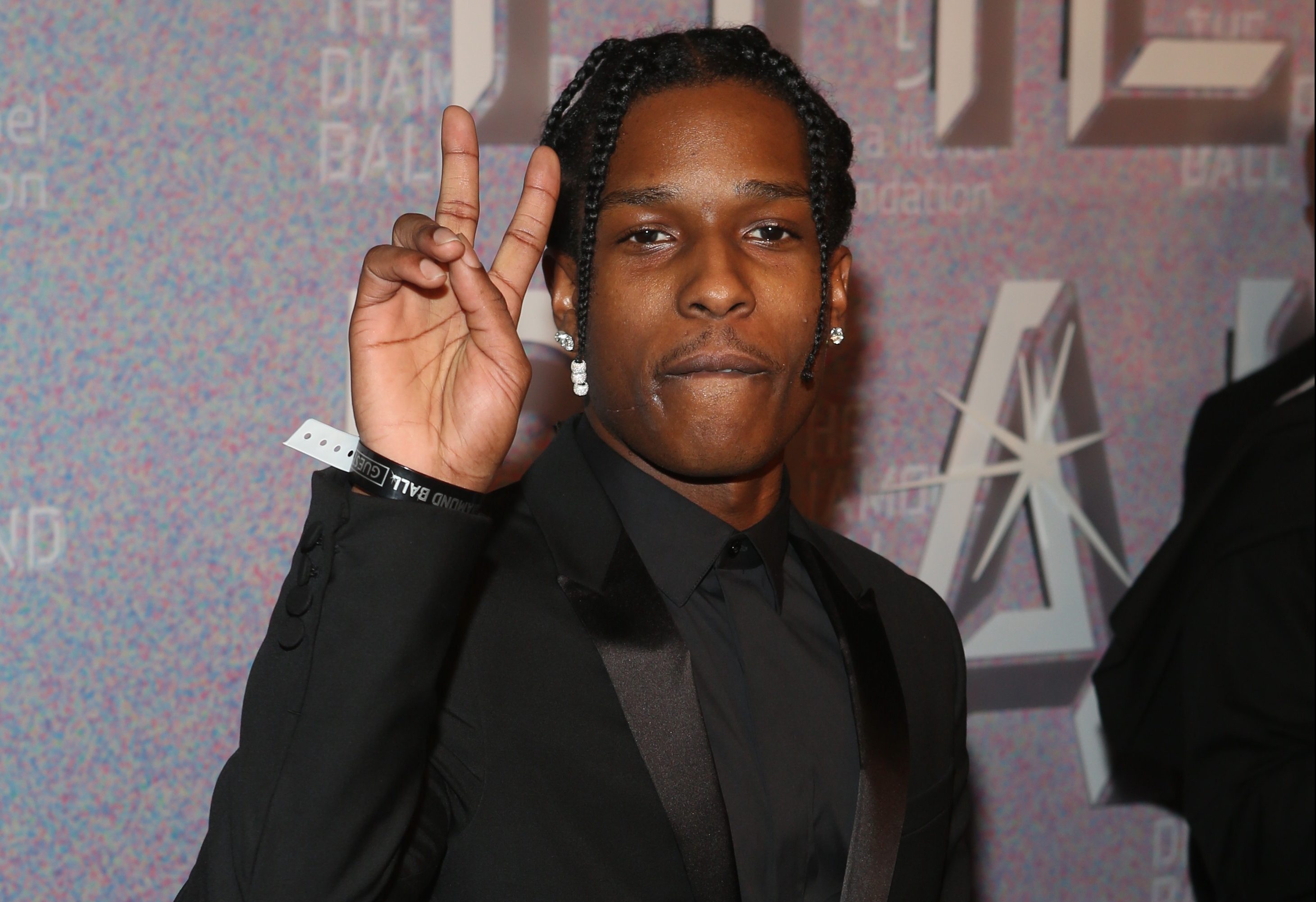 Clara Lionel Foundations Diamond Ball