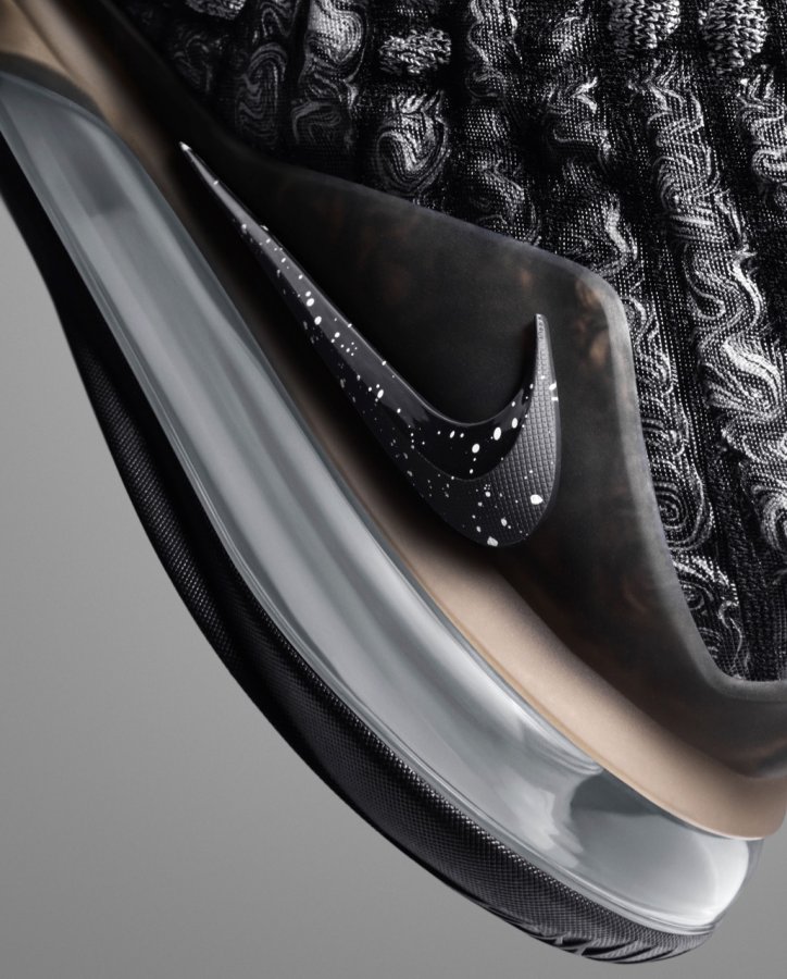 LeBron James - Nike LEBRON XVII