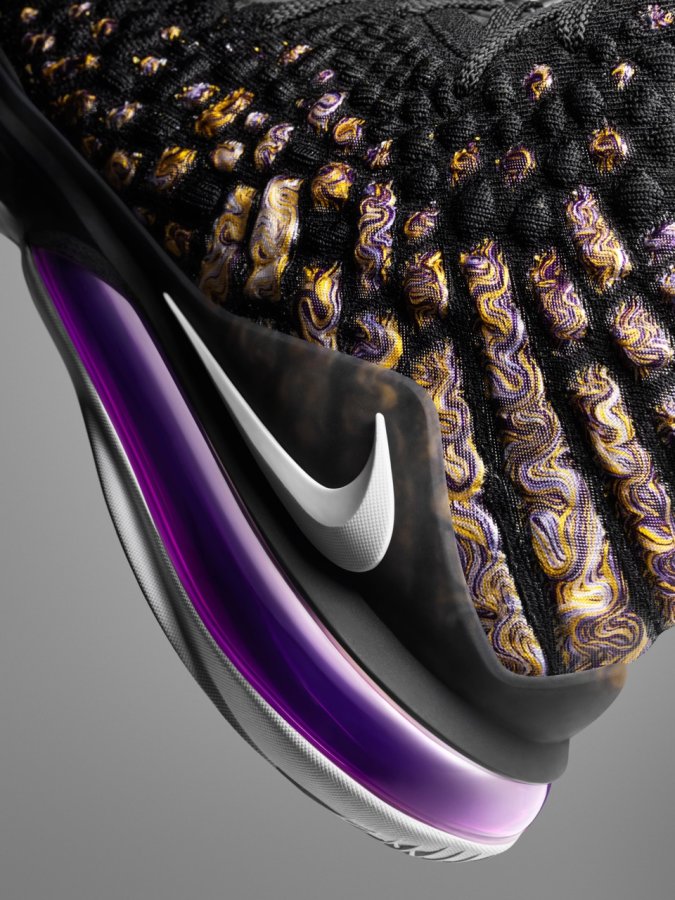 LeBron James - Nike LEBRON XVII