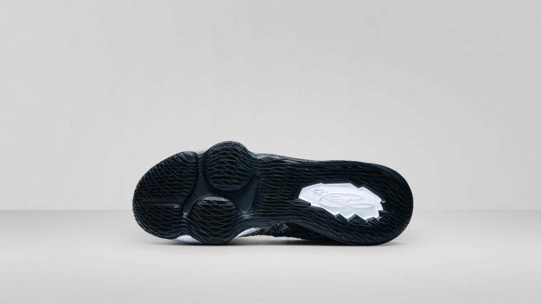 LeBron James - Nike LEBRON XVII
