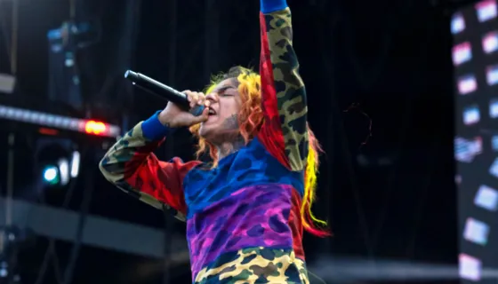 LA Fitness Staff Rushed Tekashi 6ix9ine To A Safe Room After He Caught
The Hands & Feet