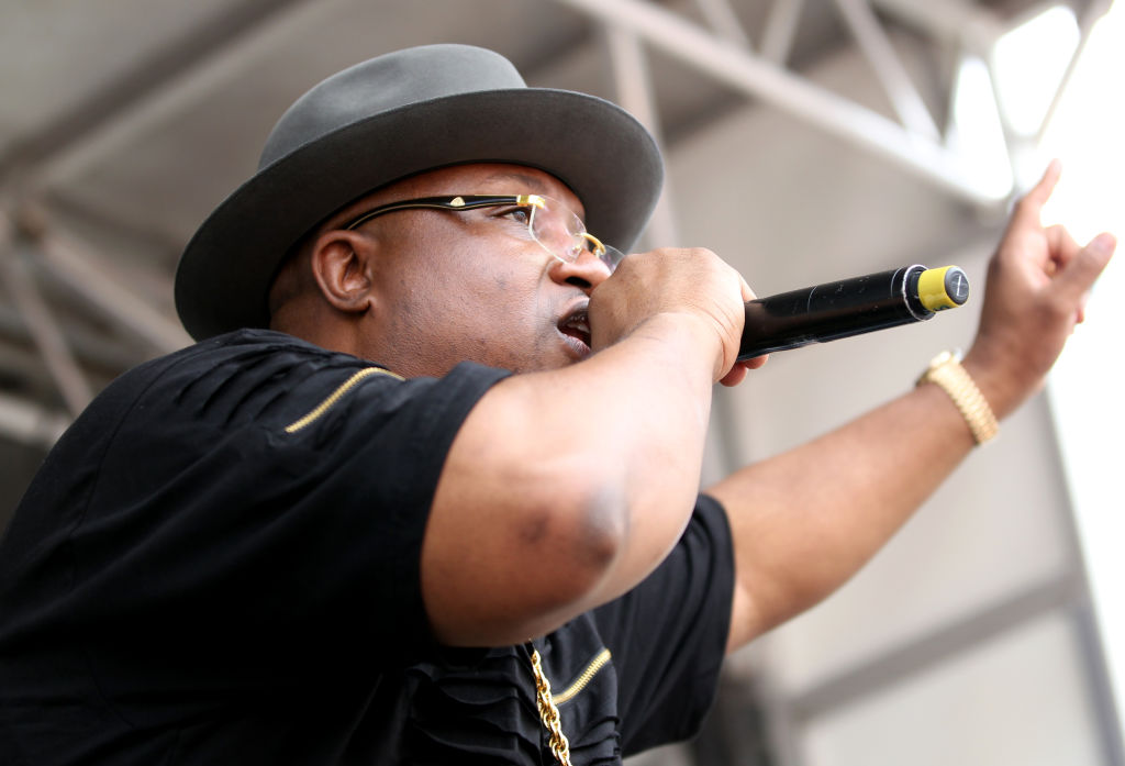 Rapper E-40 performs during a cooking demonstration by Ayesha Curry at the BottleRock Napa Valley music festival in Napa, Calif., on Friday, May 26, 2017. (Anda Chu/Bay Area News Group)