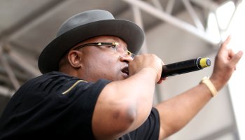 Rapper E-40 performs during a cooking demonstration by Ayesha Curry at the BottleRock Napa Valley music festival in Napa, Calif., on Friday, May 26, 2017. (Anda Chu/Bay Area News Group)