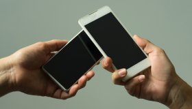 Sharing between mobile phones 01