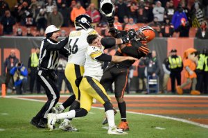 Pittsburgh Steelers v Cleveland Browns