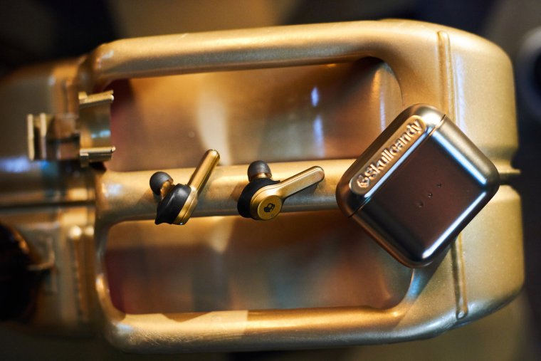 Skullcandy Unveils Limited Edition December Gold Capsule