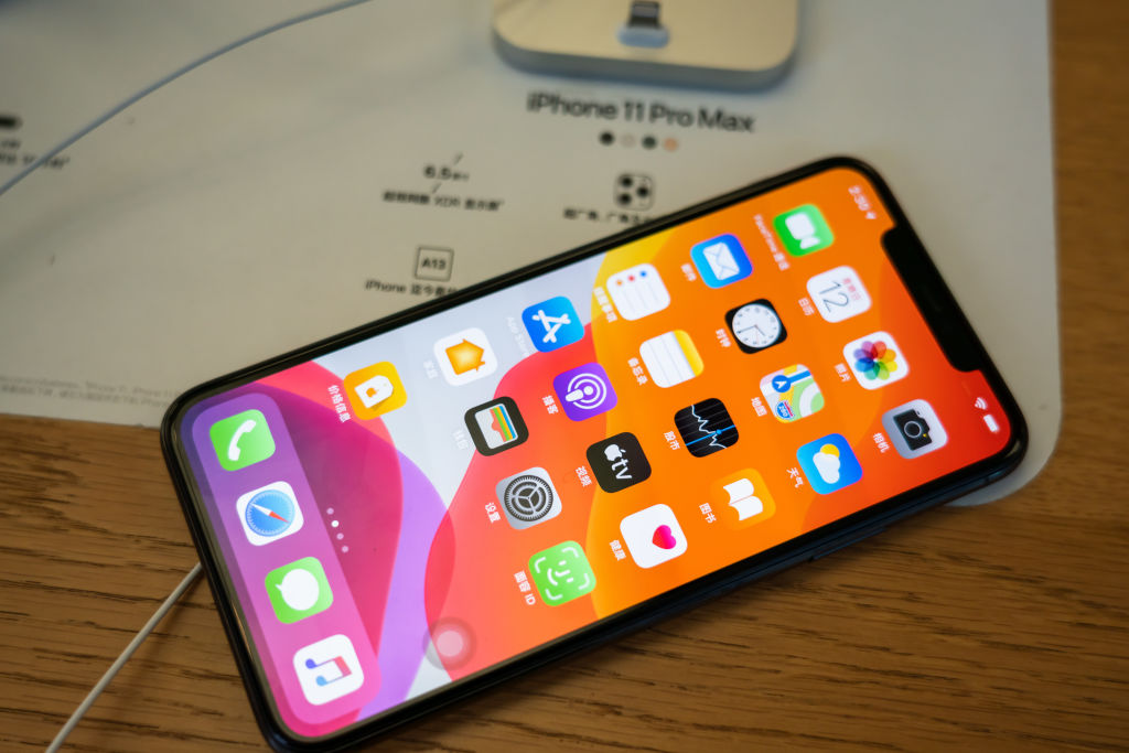 Apple Reportedly Working On Cheaper & Smaller iPhone