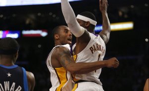 Los Angeles, Ca.,01/07/2007  Kobe Bryant celebrates with teammate Smush Parker as the Lakers beat