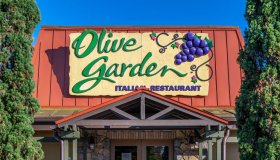 Olive Garden restaurant exterior...
